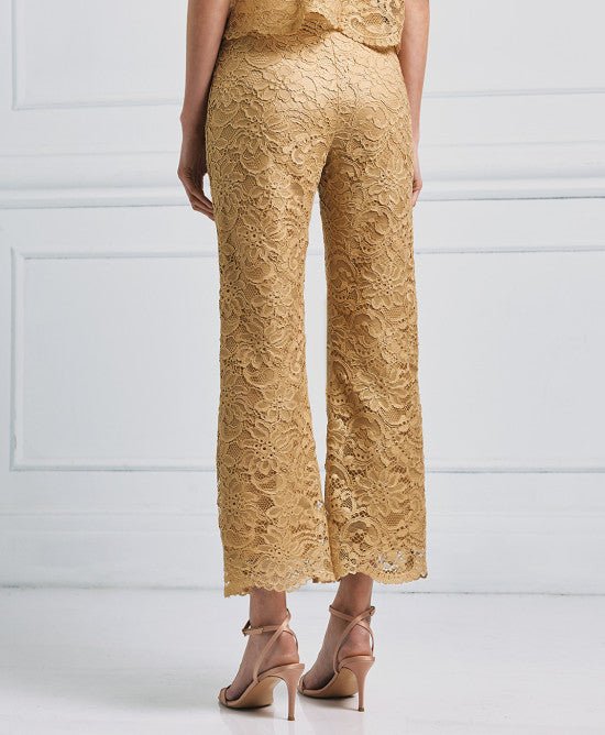 Παντελόνι κοντό δαντέλα