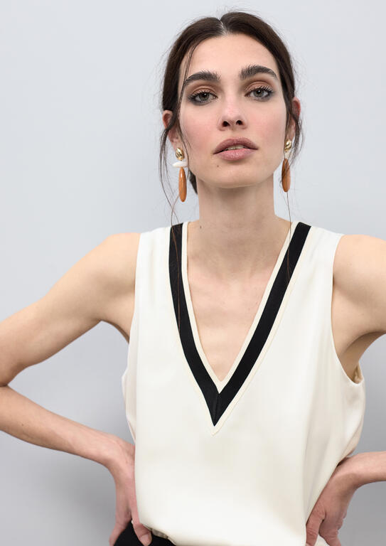 LOLA CASADEMUNT Αμάνικη Μπλούζα με V Λαιμόκοψη /LS2615056
