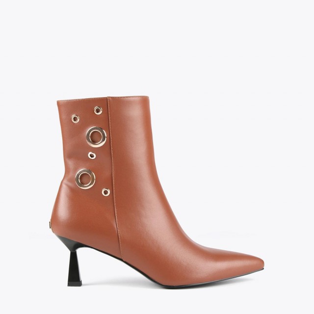 LOLA CASADEMUNT/ ANKLE BOOTS με τρούκς/MF2405006