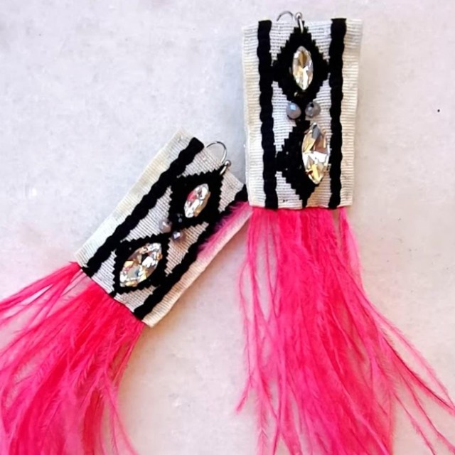 TZAVE / BOHO EARRINGS / FUCHSIA FEATHERS