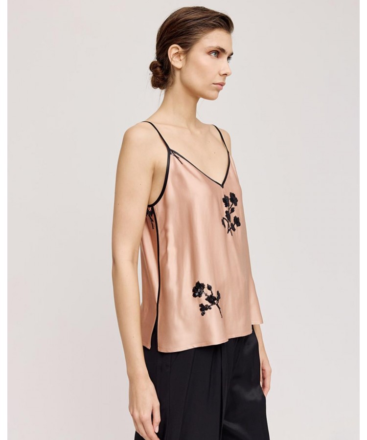 ACCESS / FLOWERS EMPROIDERY SATIN TOP / BEIGE